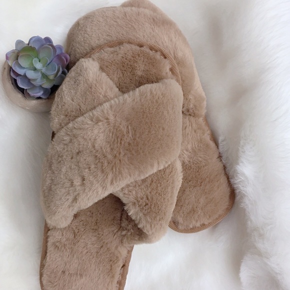 Fur Cross Band Slippers - Picture 3 of 9